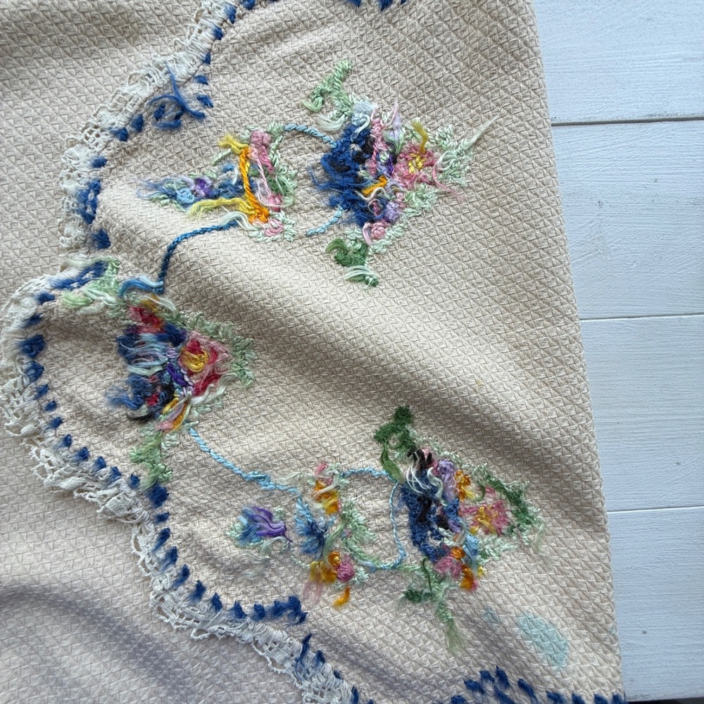 Vintage Hand Embroidered Floral Table Runner Blue White Lace Trim 42 Inch - Picture 8 of 11